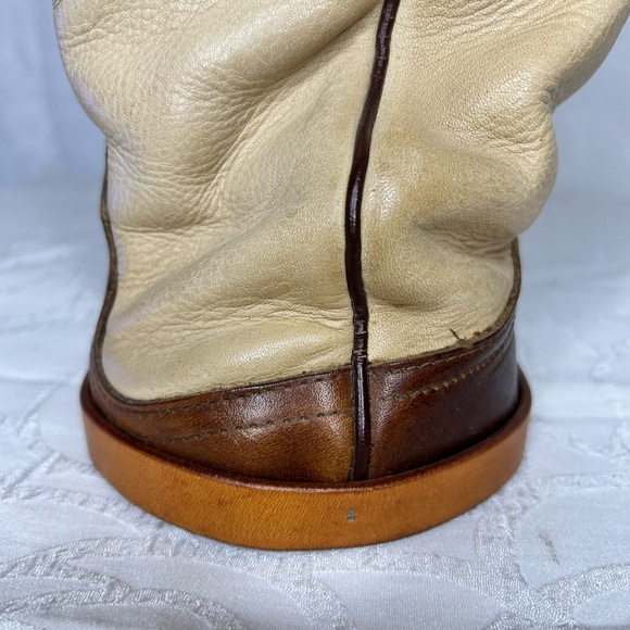 Vintage TONY LAMA Tan/Brown Leather Horse Hoof shaped Handbag w/ fur @ bottom. - Picture 11 of 15